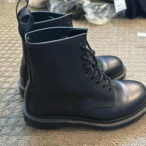 Dr martens worn twice size 9 women’s